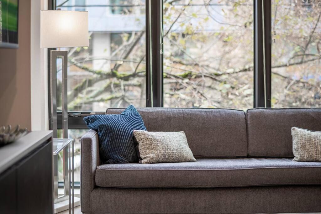 West Seattle'S Modern Townhome Экстерьер фото