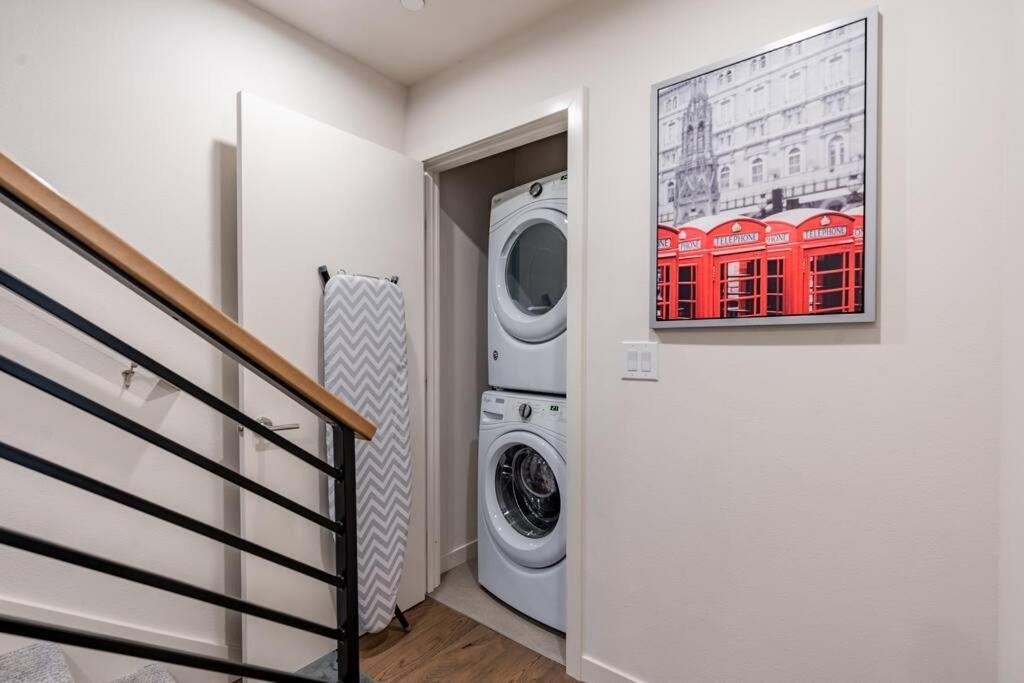 West Seattle'S Modern Townhome Экстерьер фото
