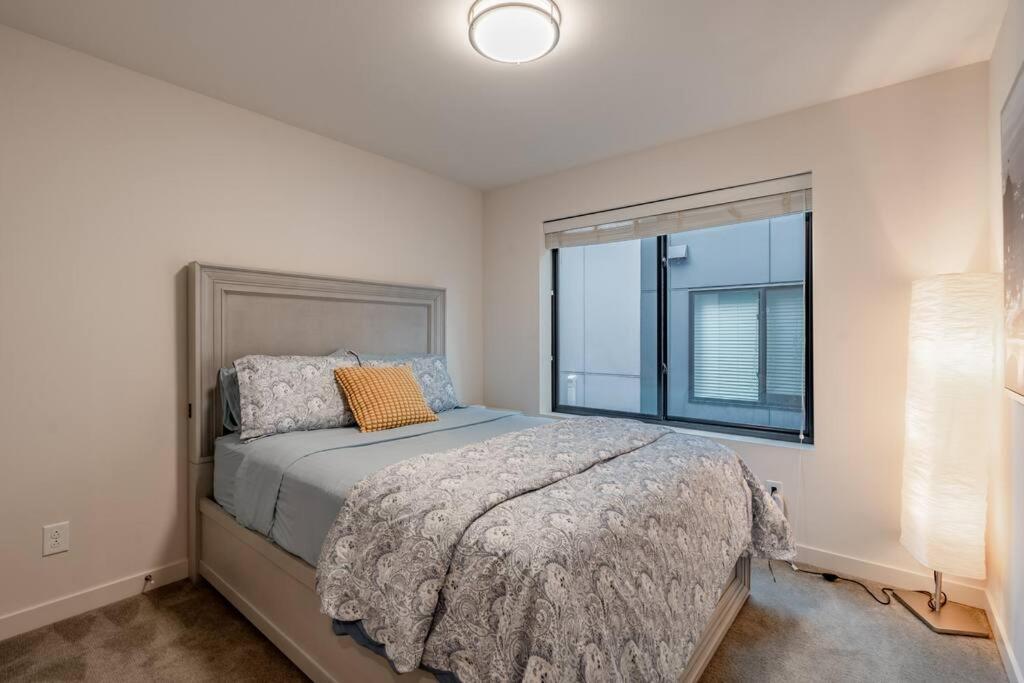 West Seattle'S Modern Townhome Экстерьер фото
